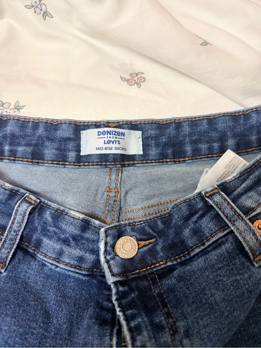 Levi’s shorts - Picture 9 of 10